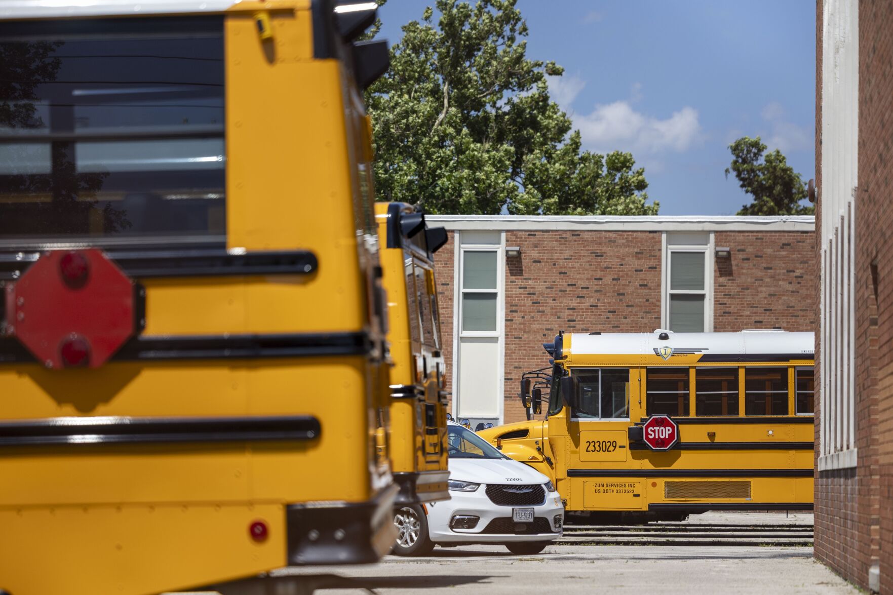 ÃÛÑ¿´«Ã½ Schools Zum buses